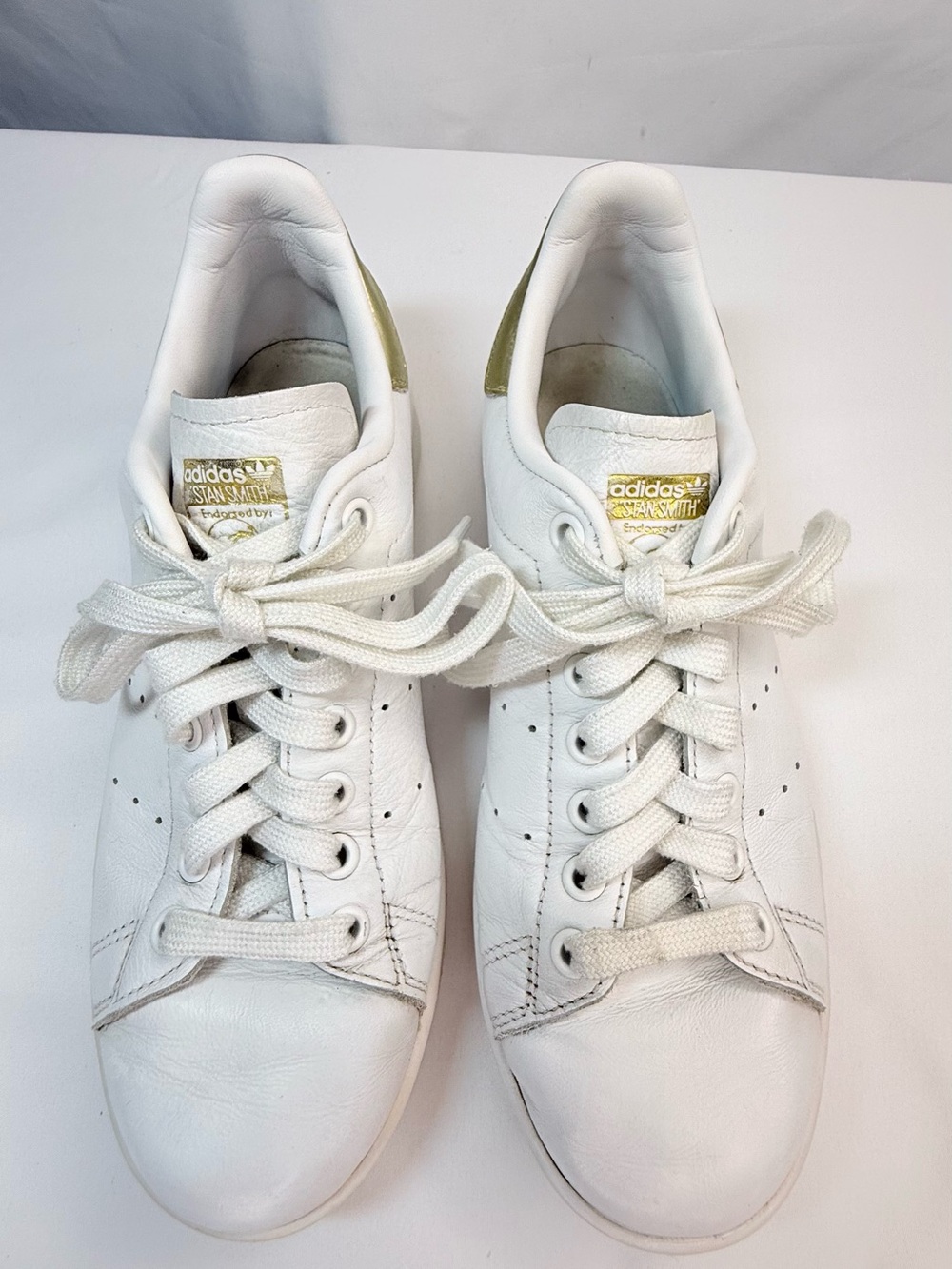 adidas Stan Smith White Low-Top Leather Sneaker with Gold Heel Accent Women’s 7